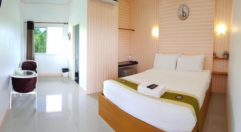 The Aam Resort Bang Sare Exterior photo