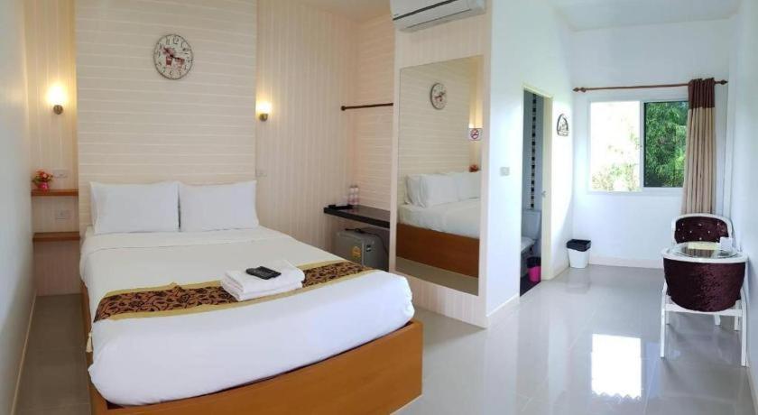 The Aam Resort Bang Sare Exterior photo